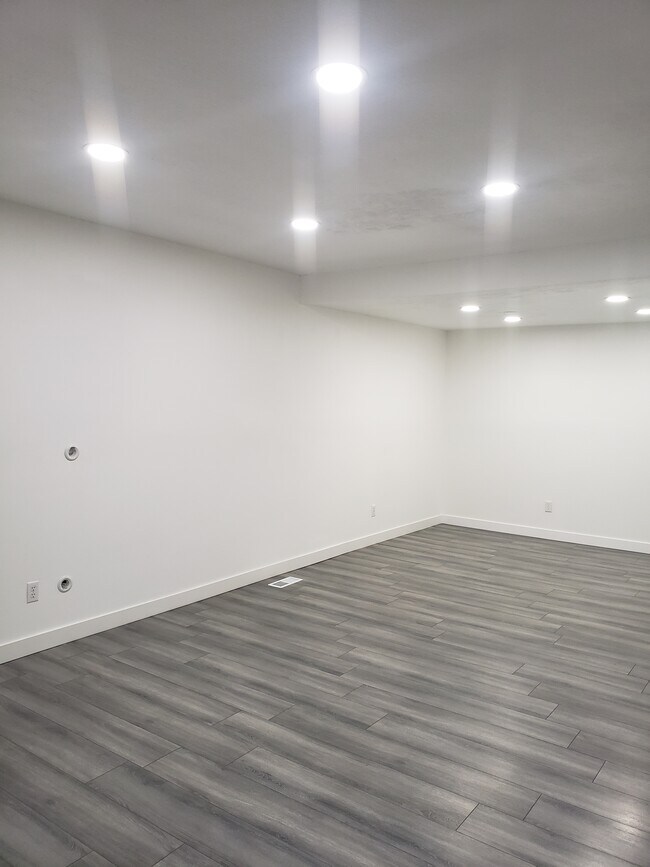 Building Photo - 1349 E 4065 S