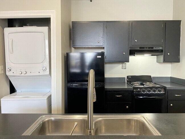 Building Photo - 153 N Limestone Unit 7