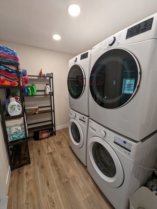 24131 Falconer Dr Unit Primary Bed Private Bath, Murrieta, CA 92562