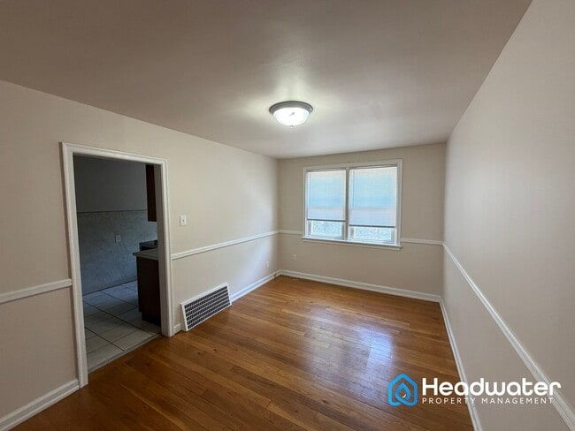 Building Photo - 261 S Bayberry Ln