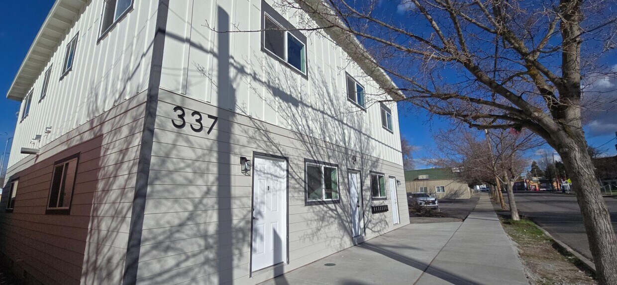 Foto principal - 337 E Main St