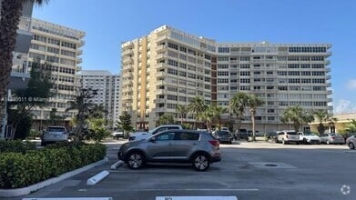 Building Photo - 1801 S Ocean Dr