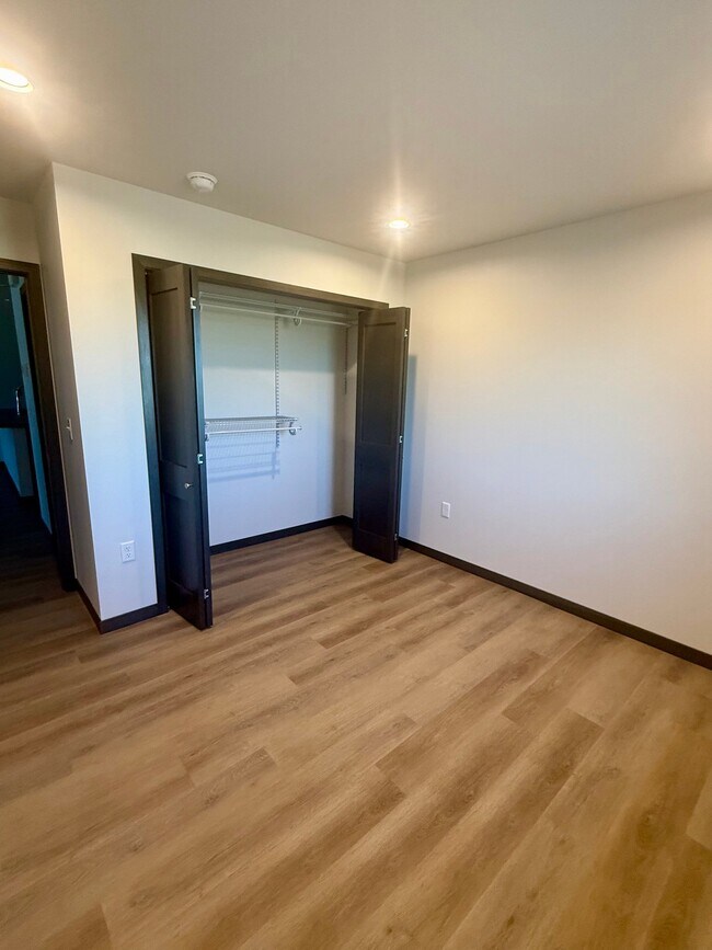 Foto del edificio - 111 36th Ave W