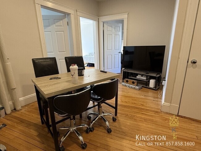 Building Photo - 370 Chestnut Hill Ave