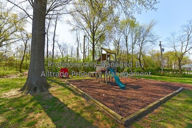 Building Photo - 5511 Hunt Club Ln