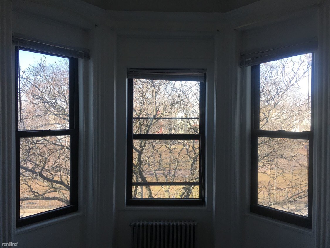 Primary Photo - 1218 Halsey St