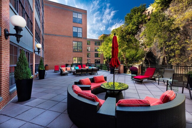 Foto del edificio - The Cliffs Lofts