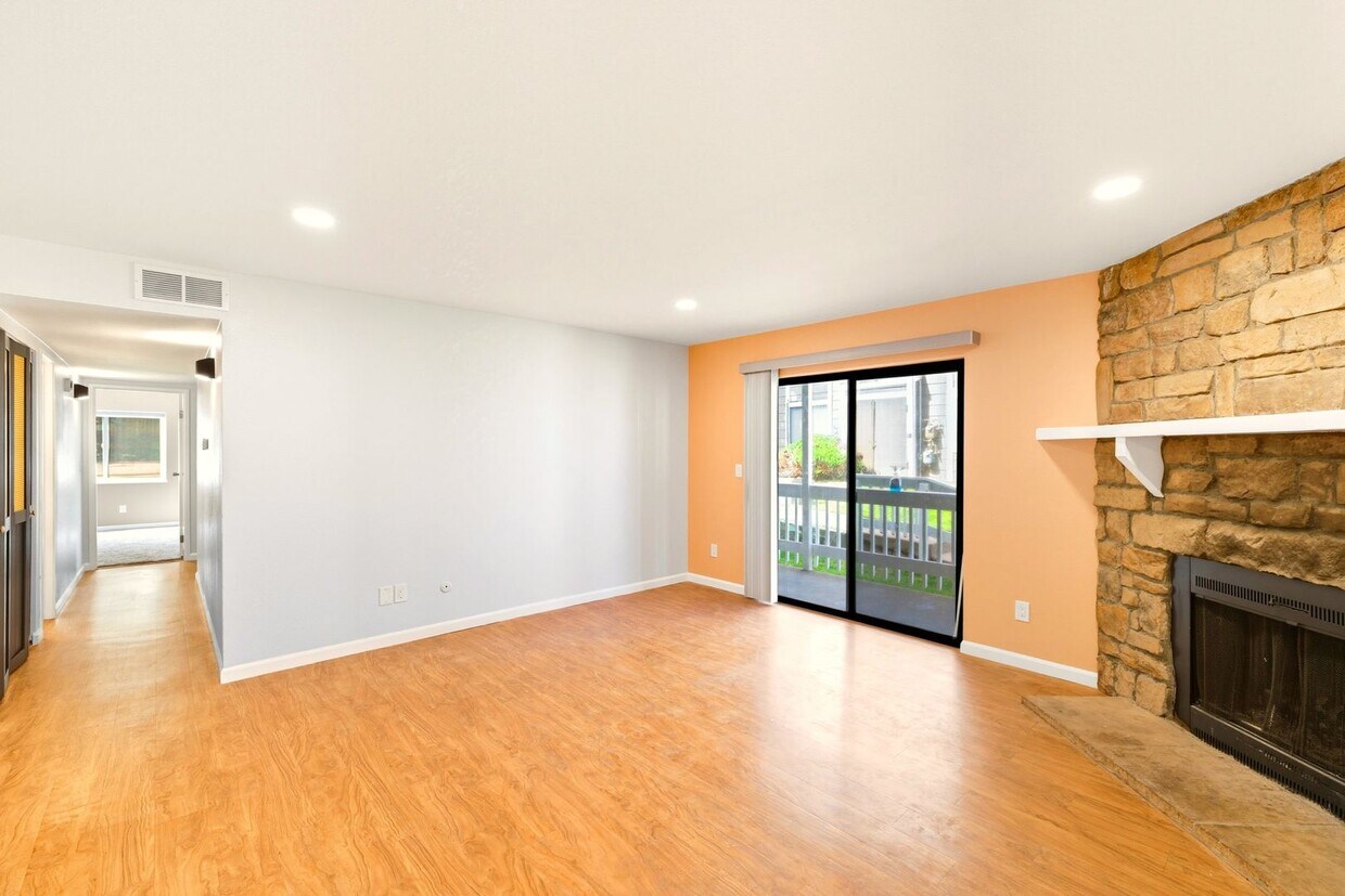Foto principal - Fully Remodeled 3 Bedroom, 2 Bath Condo Re...