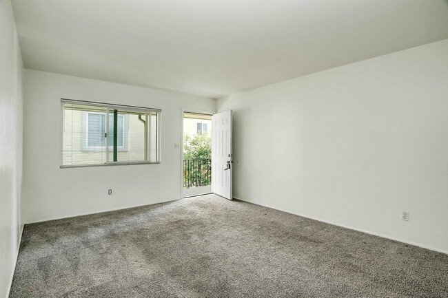 Building Photo - 4343 Idaho St