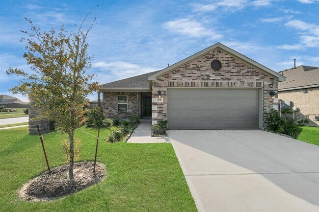 Building Photo - 15159 Willow Tree Ln