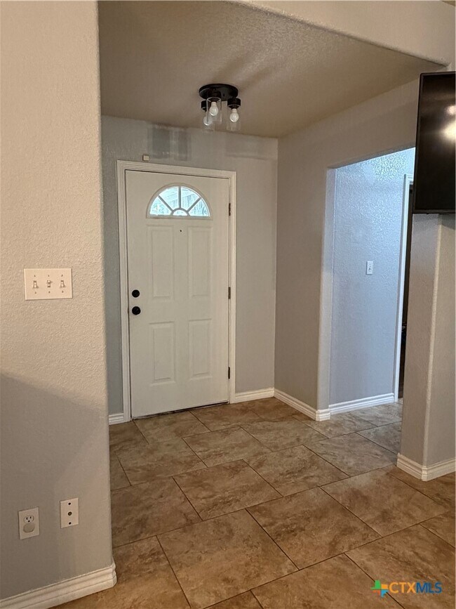 Building Photo - 484 Cordova Loop