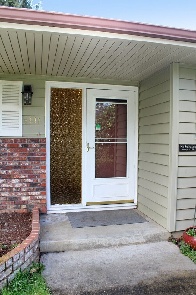 Building Photo - Beautifully Updated Argay Ranch Home with ...