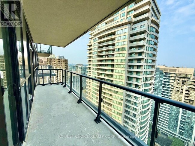 Photo du bâtiment - 4955-4955 Yonge St