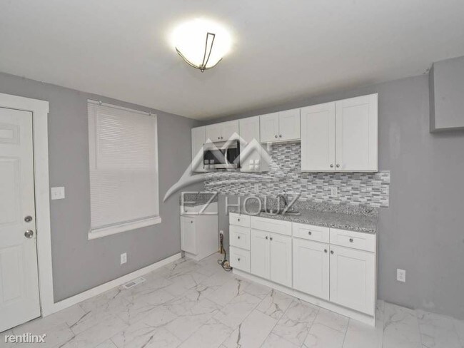 Building Photo - 2 br, 1 bath Apartment - 2418 McElderry St