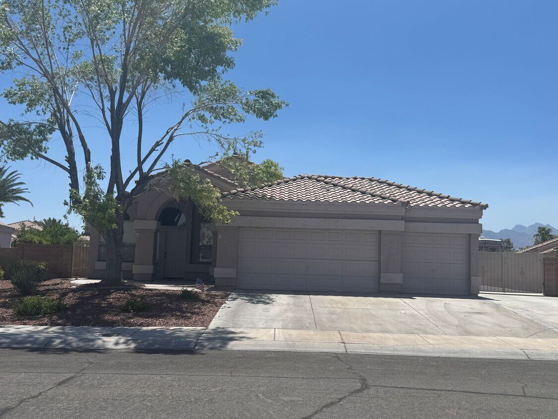 Foto principal - Single story home, 4br, 2bth, 2cg, RV doub...