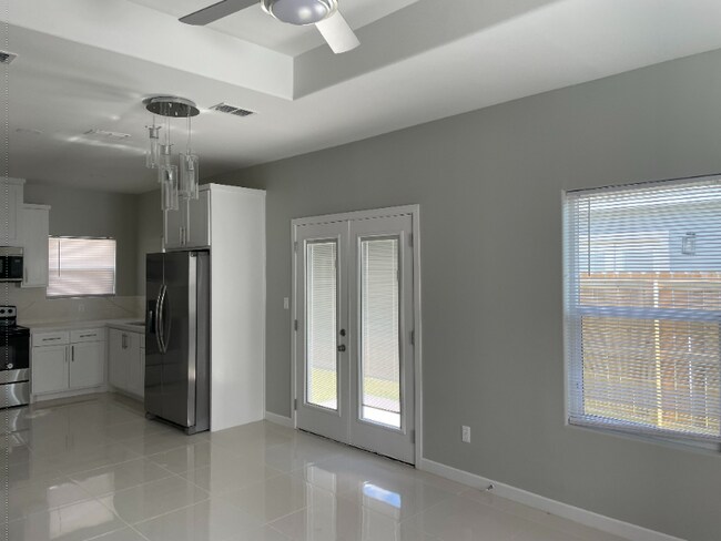 Foto del edificio - 312 W Rutherford Ave