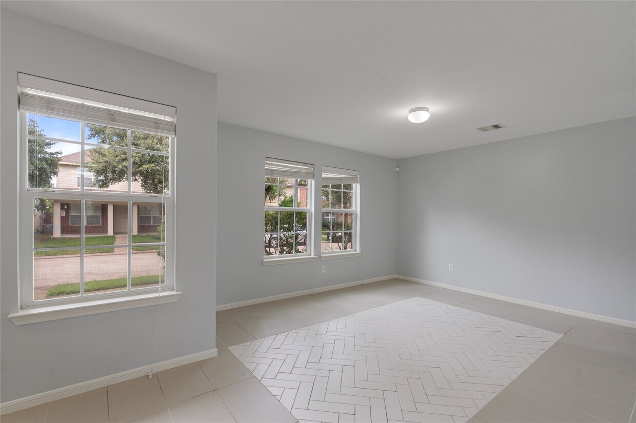 Foto principal - 6324 Austinville Dr