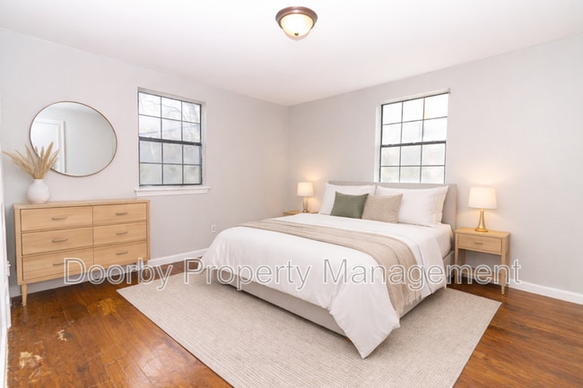 Building Photo - 3302 Pinewood Ave