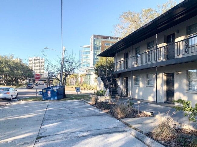 Building Photo - 1401 Palm Ave