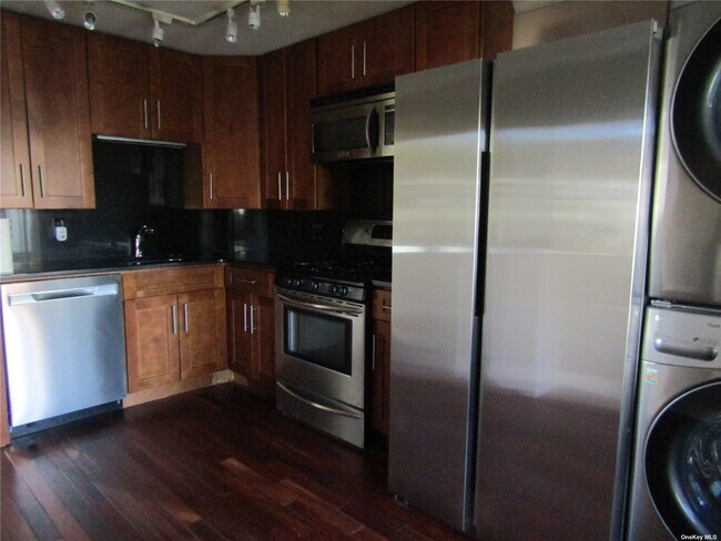 Foto del edificio - 253-37 85th Rd