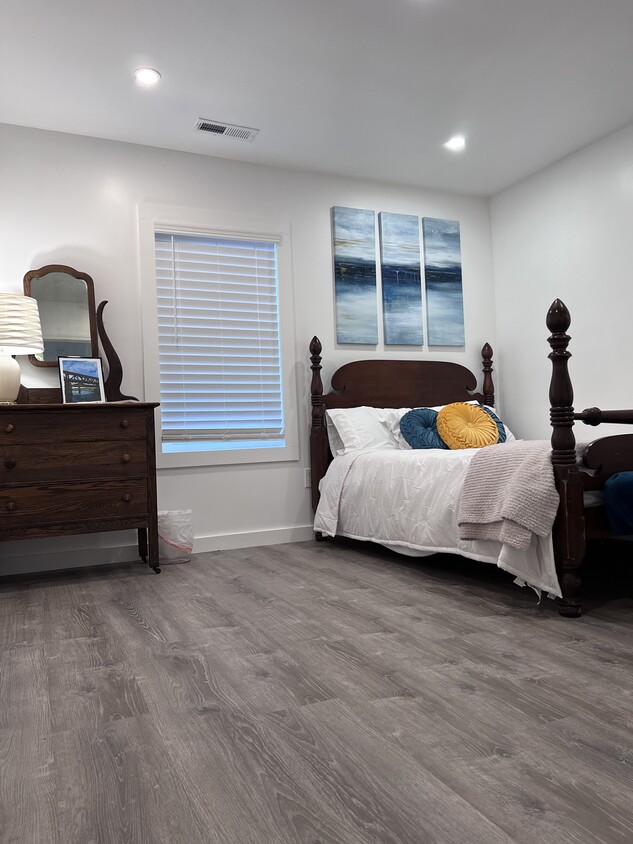 Primary Bedroom - 620 Simpson St