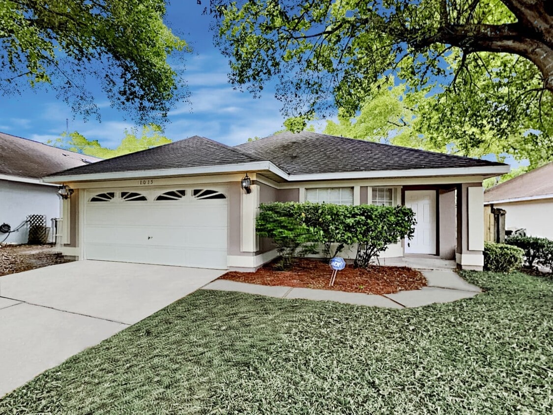 Primary Photo - 1015 Royal Oaks Dr
