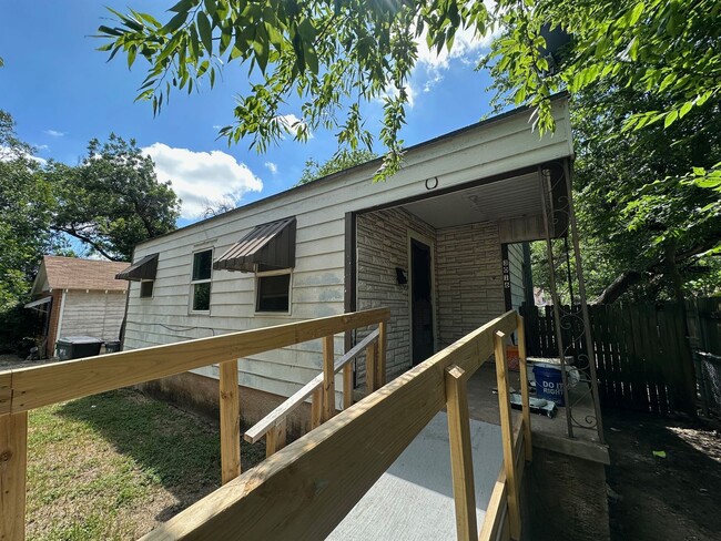 Building Photo - 3016 Live Oak Ave
