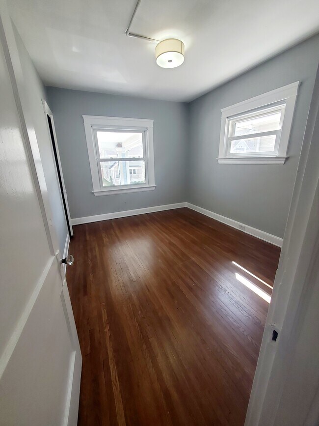 Bedroom - 1280 Warren Rd