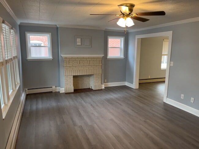 Foto del edificio - 3 BtR/1.5 Bath  Single Family Home in established west side neighorhood.