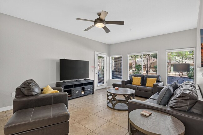 Foto del edificio - 5350 E Deer Valley Dr