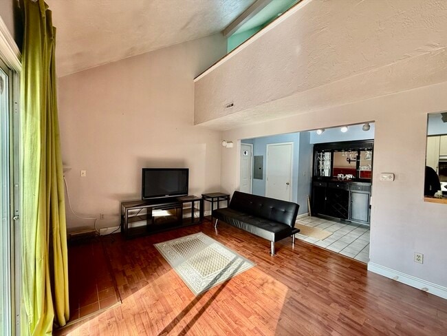 Foto del edificio - 197 Lake St