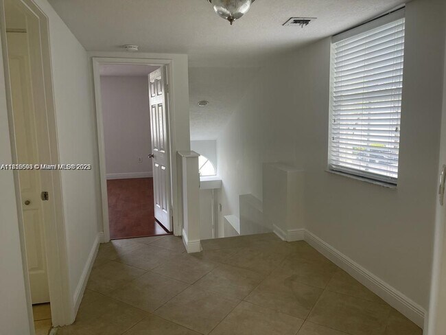 Foto del edificio - 4871 NW 97th Ct