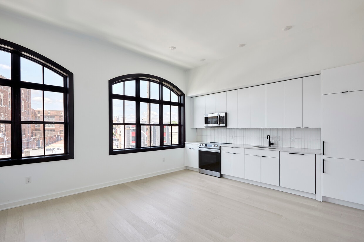 Primary Photo - 2525 Frankford Ave