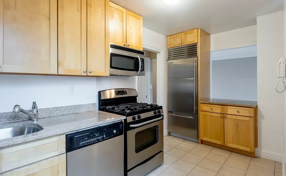 Primary Photo - 786 Columbus Ave