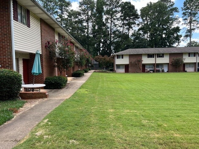 Building Photo - 4073 Pine Valley Rd