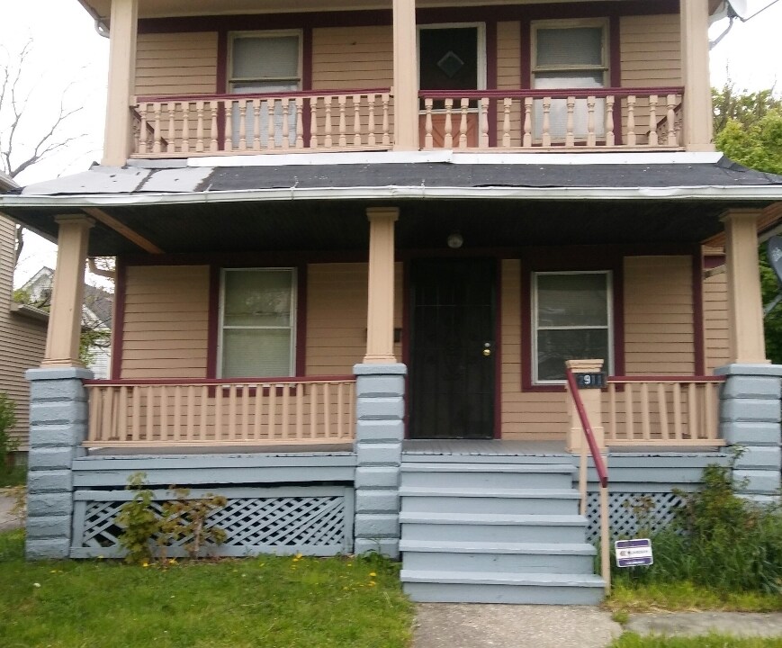 Primary Photo - 2911 E 123rd St
