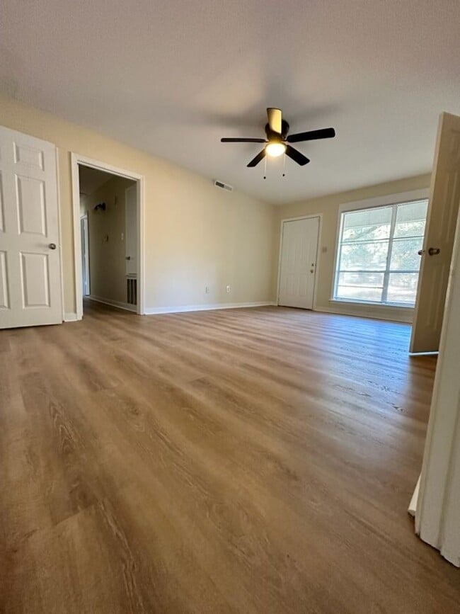 Building Photo - 3 Bed/2 Bath Home in Northeast Jackson!!