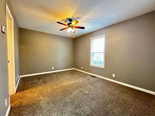 Foto del edificio - Quaint 3 bedroom home in Clarksville