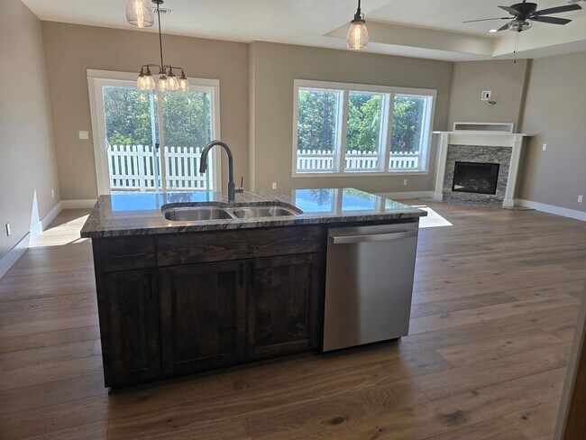 Foto del edificio - 3 bed 2 bath Brand-New Custom-Built- Home