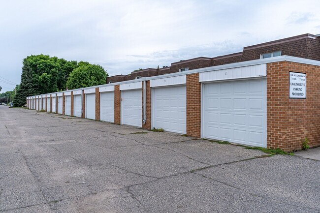 Building Photo - 2 Bedroom Condo in Grand Forks