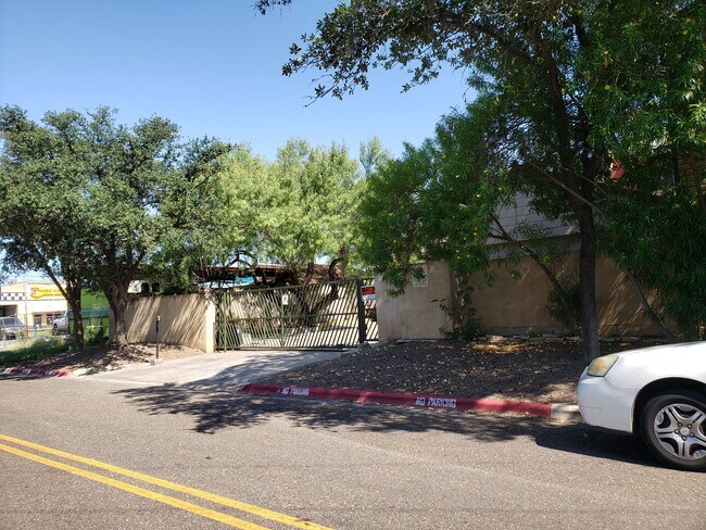 Private gated community - 2816 E Kearney St