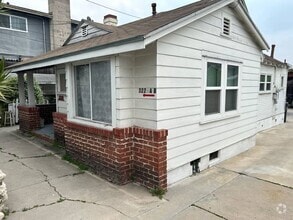 Building Photo - 322 W Plymouth St