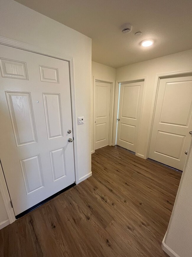 Foto del edificio - Beautiful home available now in Visalia Ca!