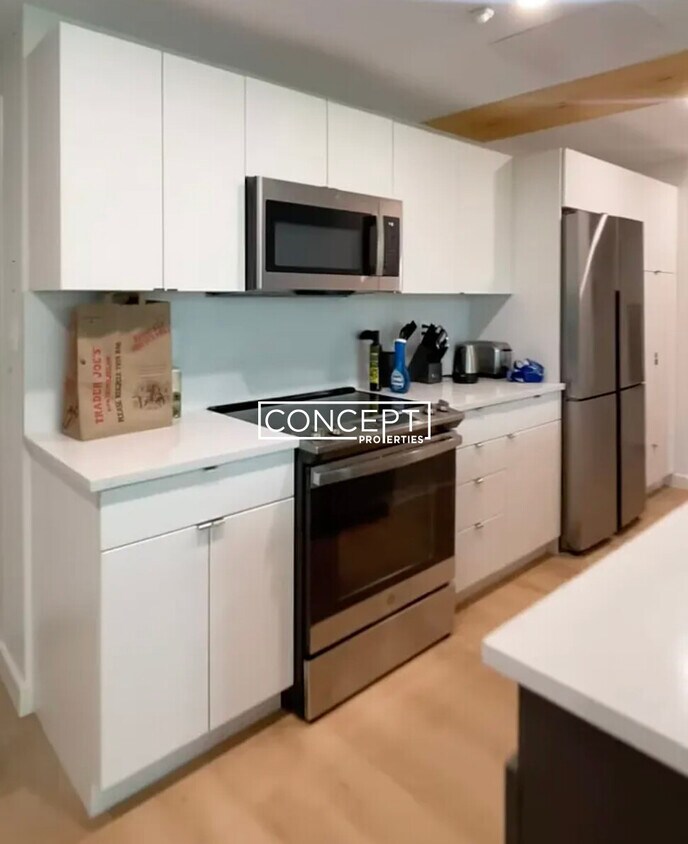 Primary Photo - 17 E Lenox St