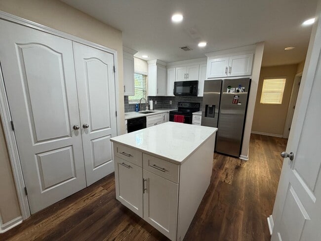 Building Photo - BRIDGEWATER HOME! LEASING FOR JULY 2026! 1/2 Off Deposit!