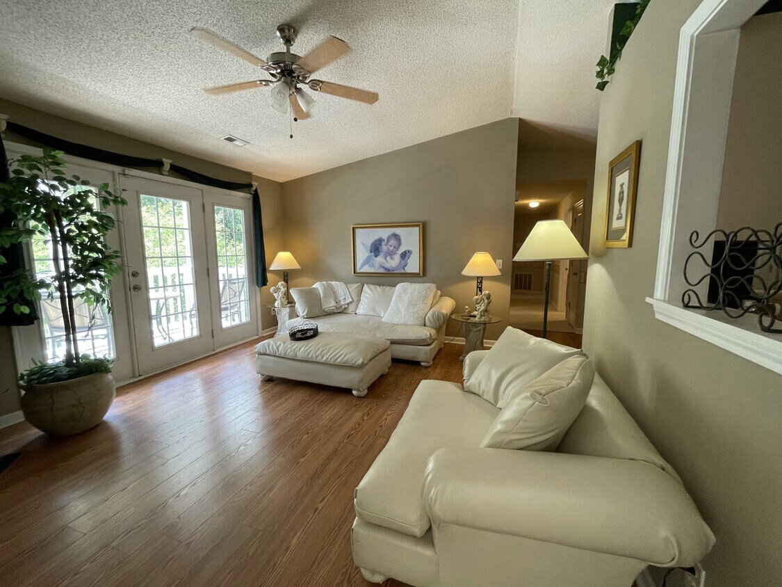 7141 W Friendly Ave Unit G, Greensboro, NC 27410 Condo for Rent in