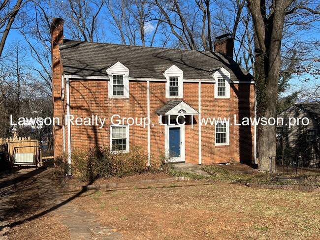 Building Photo - Charming Brick Colonial in South Roanoke