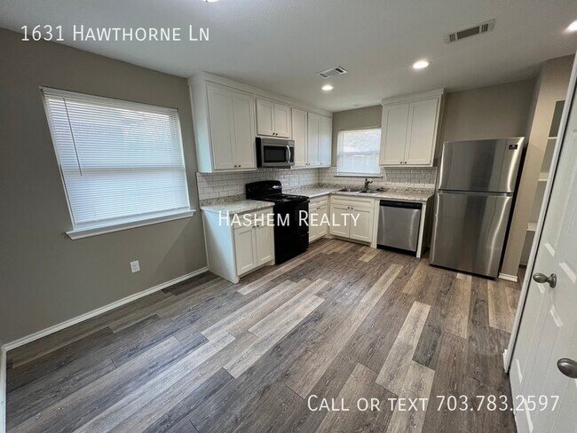 Building Photo - Adorable 3 bedroom with Huge Backyard