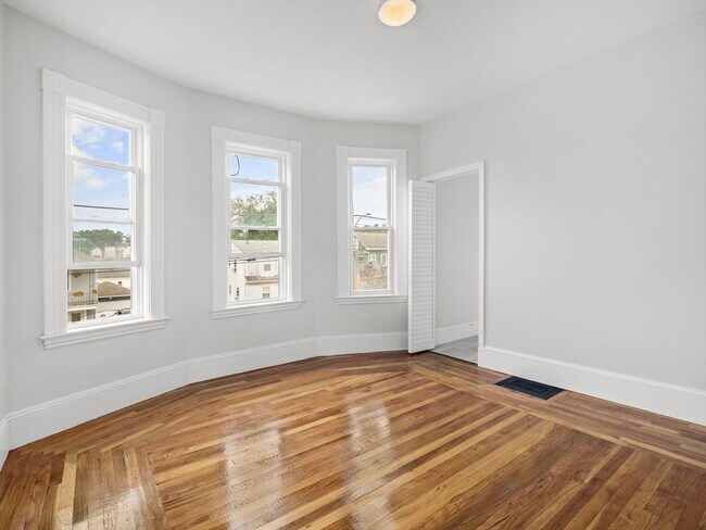 Building Photo - 149 Mountain Ave