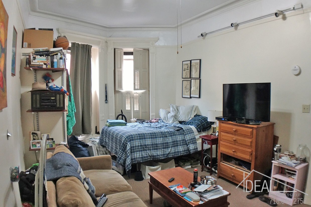 Primary Photo - 42 St James Pl